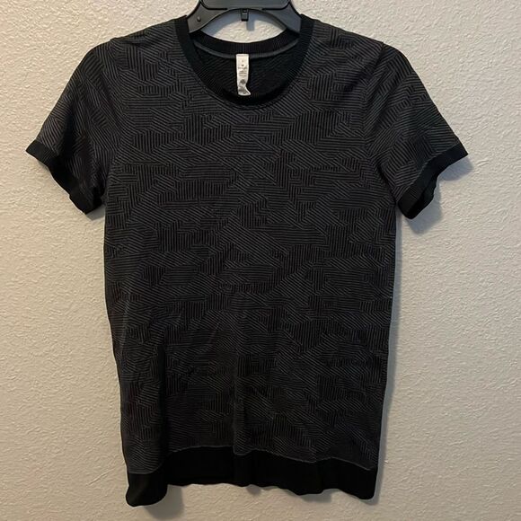 lululemon athletica Tops - Lululemon Swiftly Breathe Vented Camo Black/Asphalt Gray Size 6